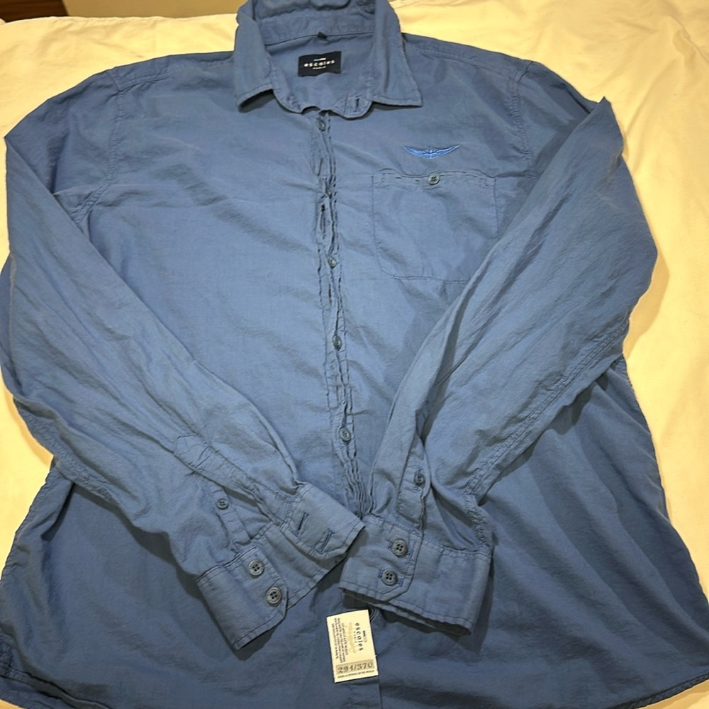 Escales Paris Men’s Button-down shirt, size large.